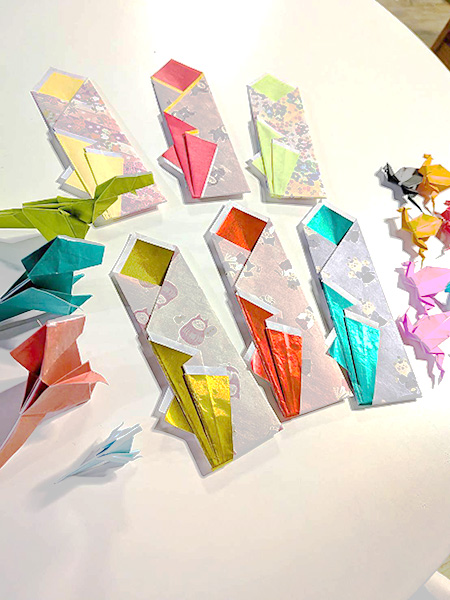 折り紙で作った箸入れ