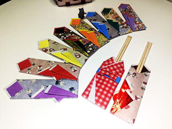 折り紙で作った箸入れ