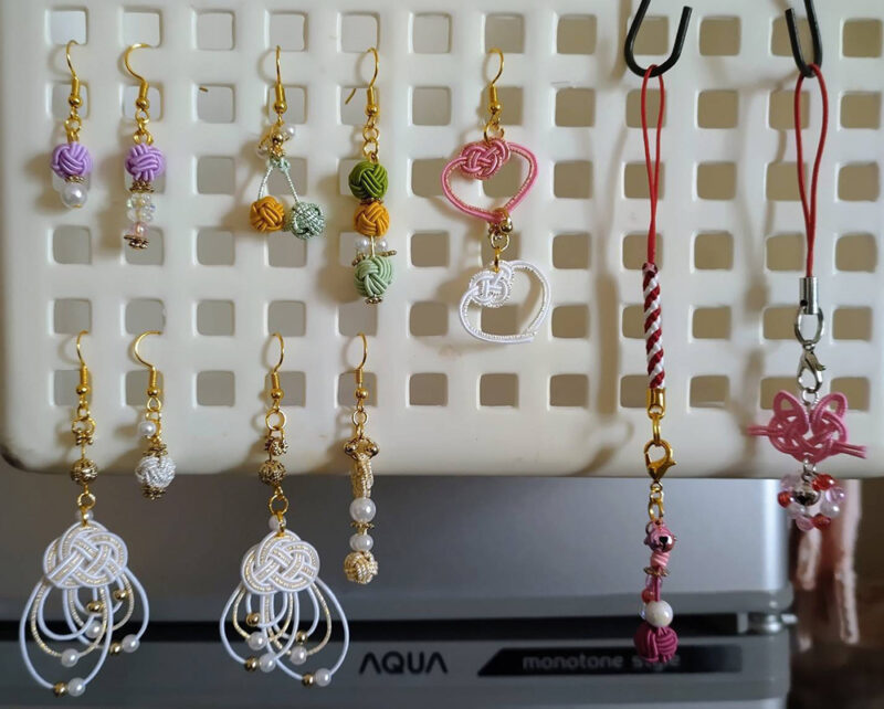 就労継続支援B型事業所ちゃんこりんのオリジナル水引で作った根付け