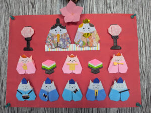 折り紙で作った雛人形たち