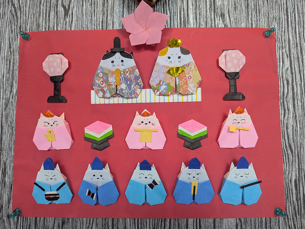 折り紙で作った雛人形たち
